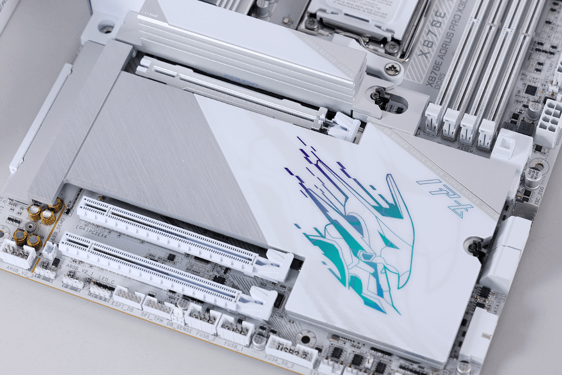2025年12月游戏顶配装机:9800X3D+5080名人堂+乔思伯X400海景房